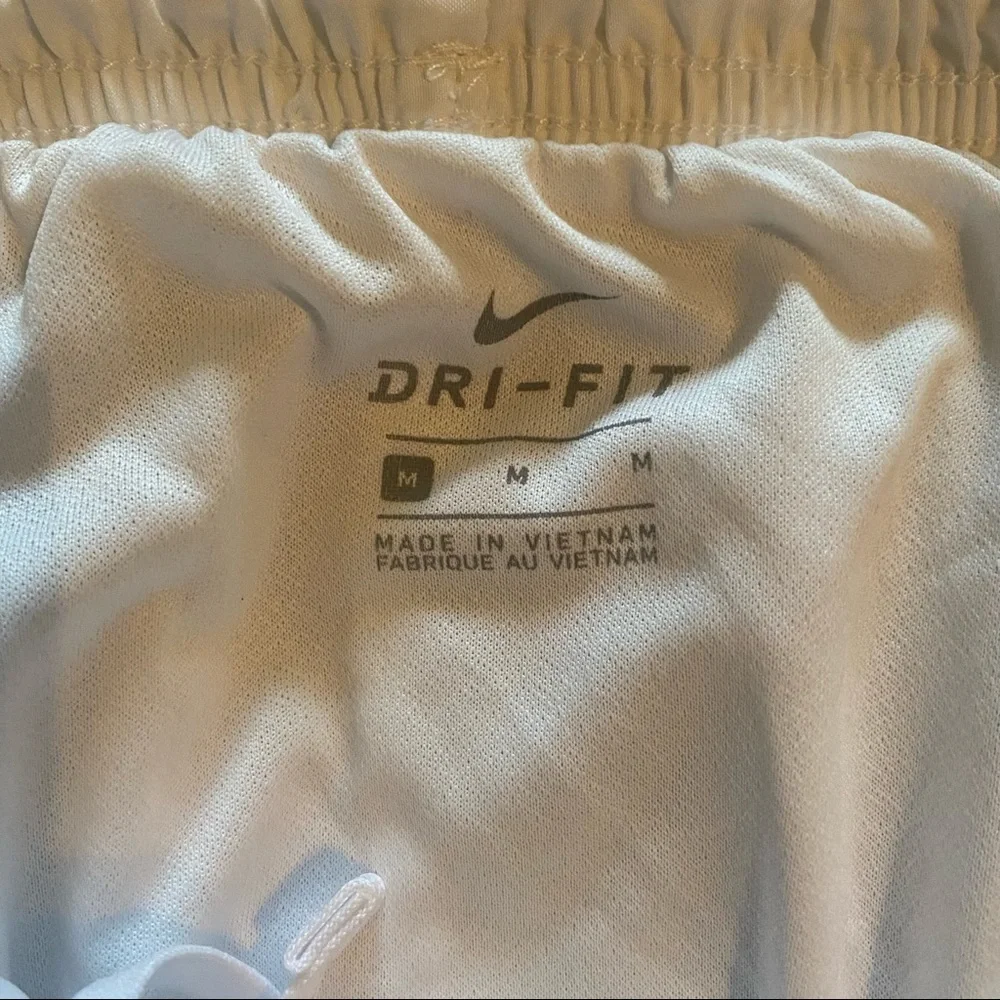 nike running shorts - Picture 3 of 3